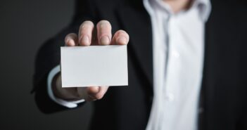 Cartes de visite : donnez une première bonne impression à vos prospects Présentation d'une carte de visite