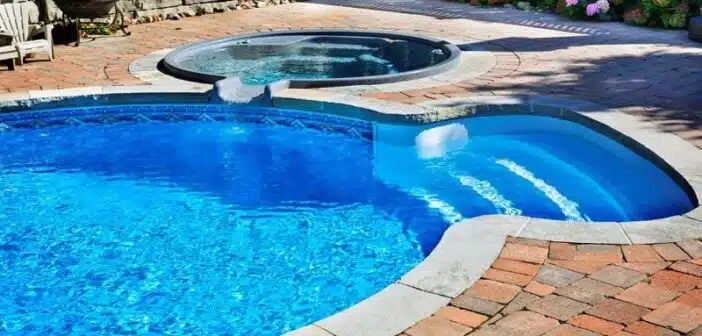 Combien coûte l'installation d'une piscine avec jacuzzi intégré ?