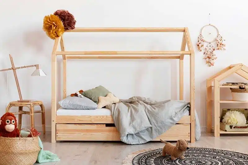 Le lit cabane mezzanine : idéal pour une chambre d'enfant ludique et pratique