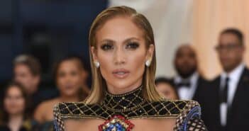 Quel âge a Jennifer Lopez et quelle est son origine ethnique ?
