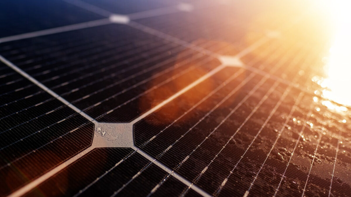 Les clés pour bien choisir et installer des panneaux solaires chez soi