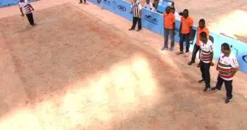 Partie de pétanque mondiale entre deux pays africains